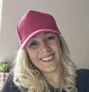 Portrait von Roxi Schlosser, Etsy-Masterclass-Leiterin und Gastautorin